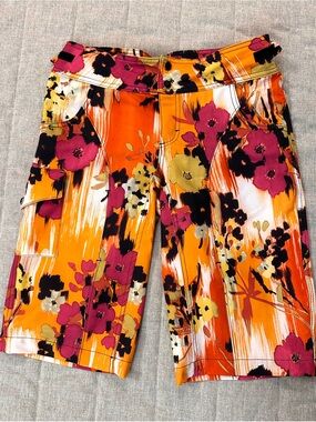 Shredly Women's Floral Patterned Shorts Mountain Cycling Size 4 Zip Double Snap